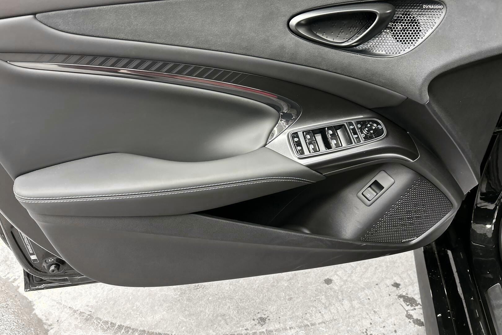 BYD Seal iso kuva 13