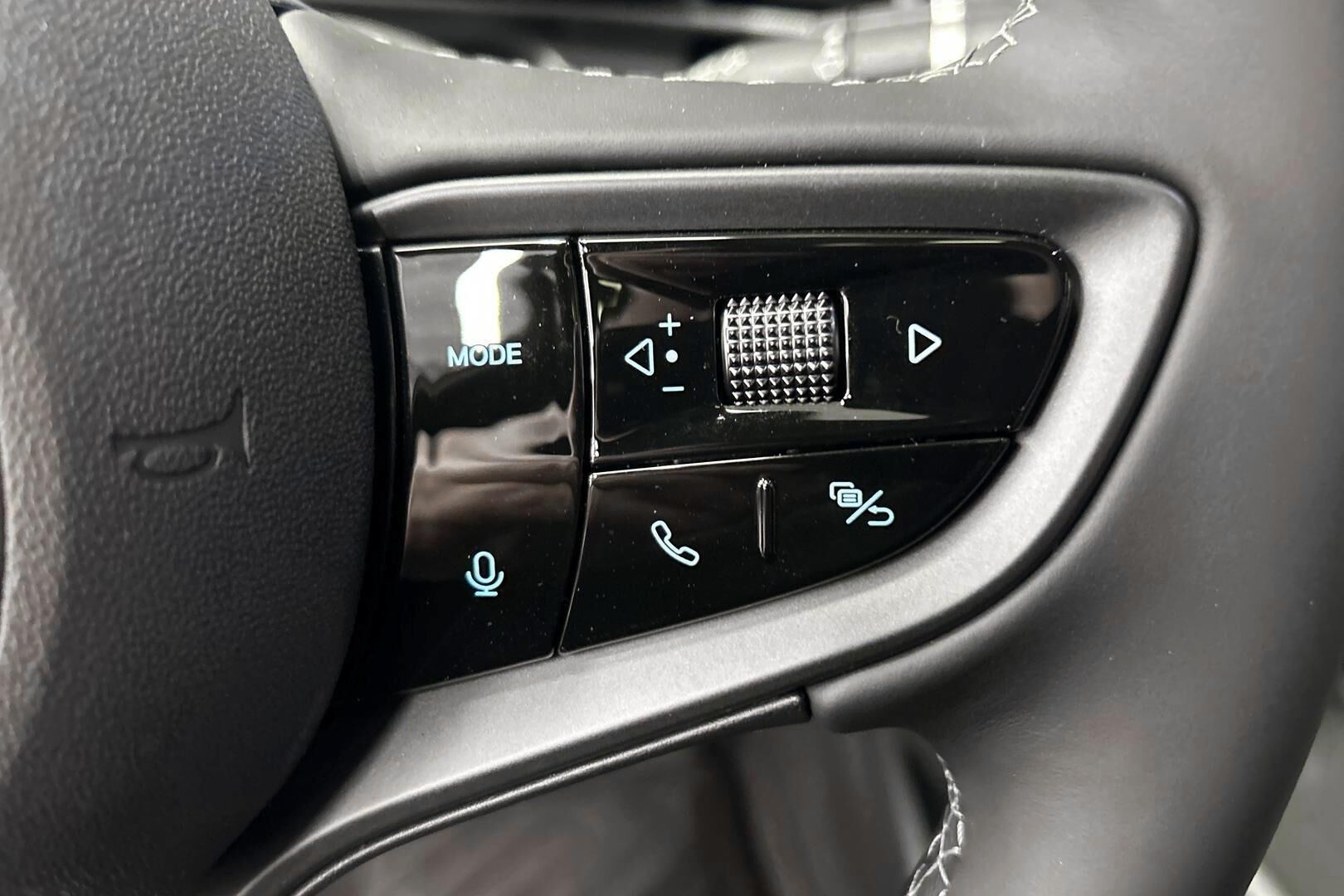 BYD Seal iso kuva 17