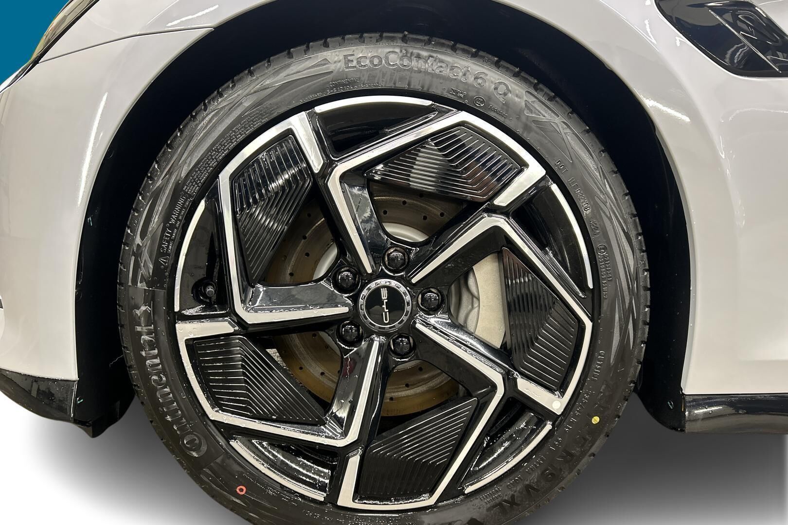 BYD Seal iso kuva 19