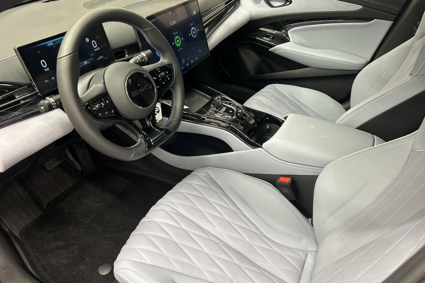 BYD Seal iso kuva 17