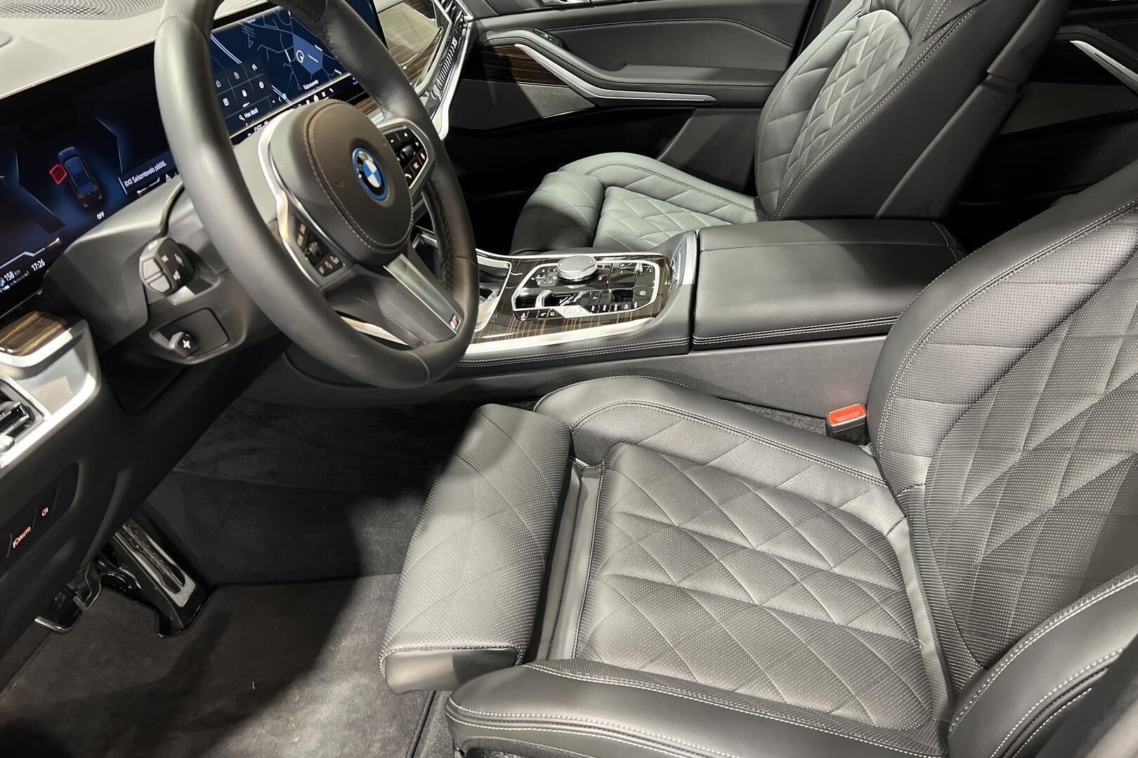 BMW X5 iso kuva 7