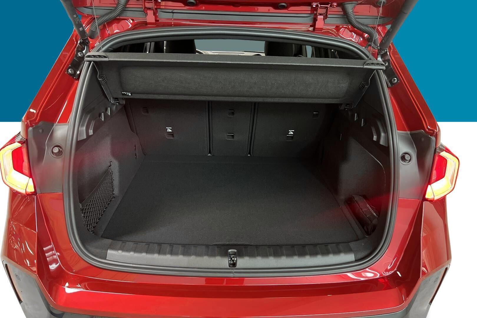 BMW iX1 iso kuva 7