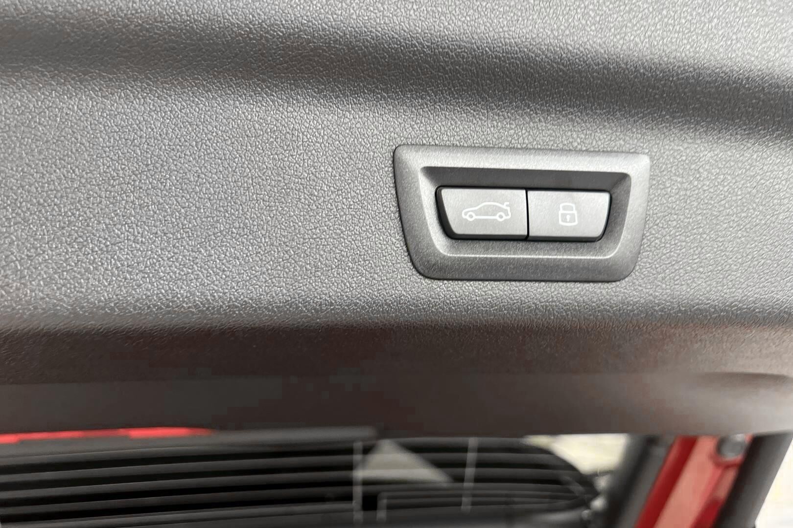 BMW iX1 iso kuva 19