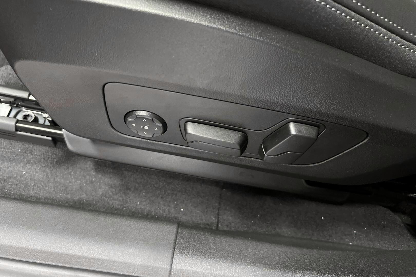 BMW iX1 iso kuva 10