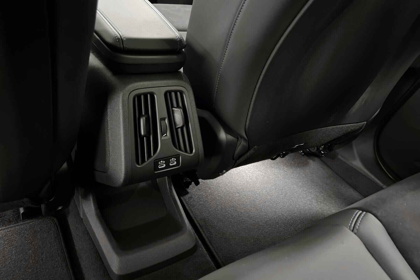 BMW iX2 iso kuva 21
