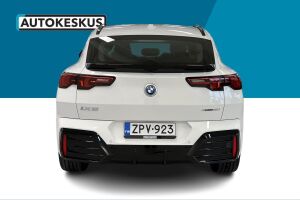 BMW iX2 esikatselu 5