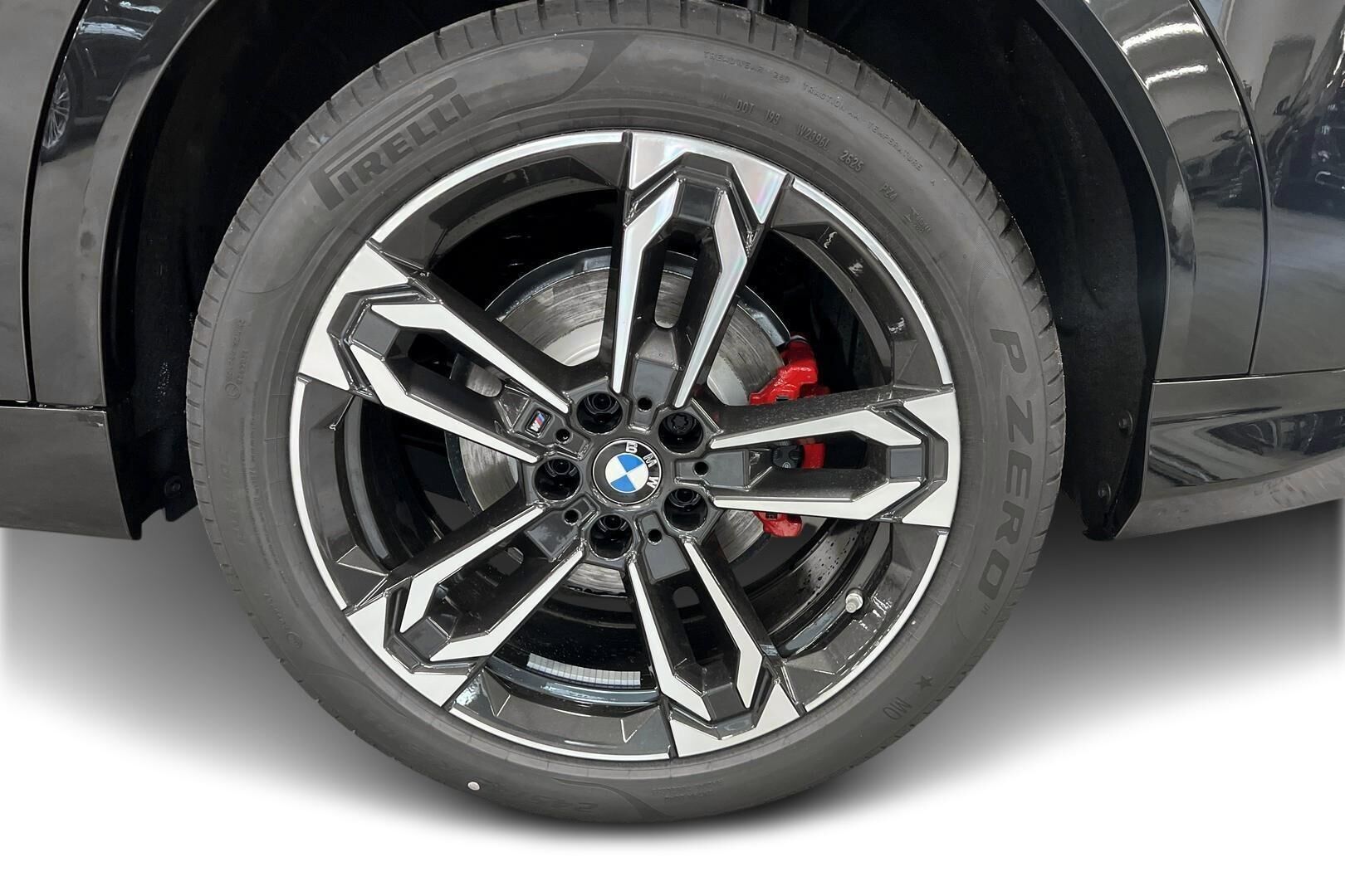 BMW iX2 iso kuva 12