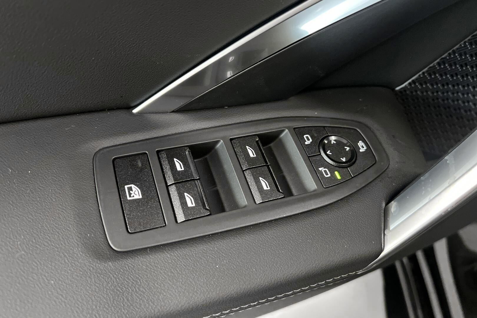BMW iX2 iso kuva 16