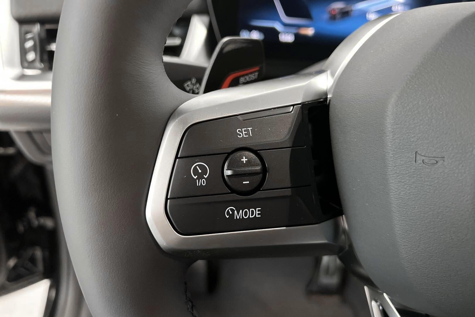 BMW iX2 iso kuva 18