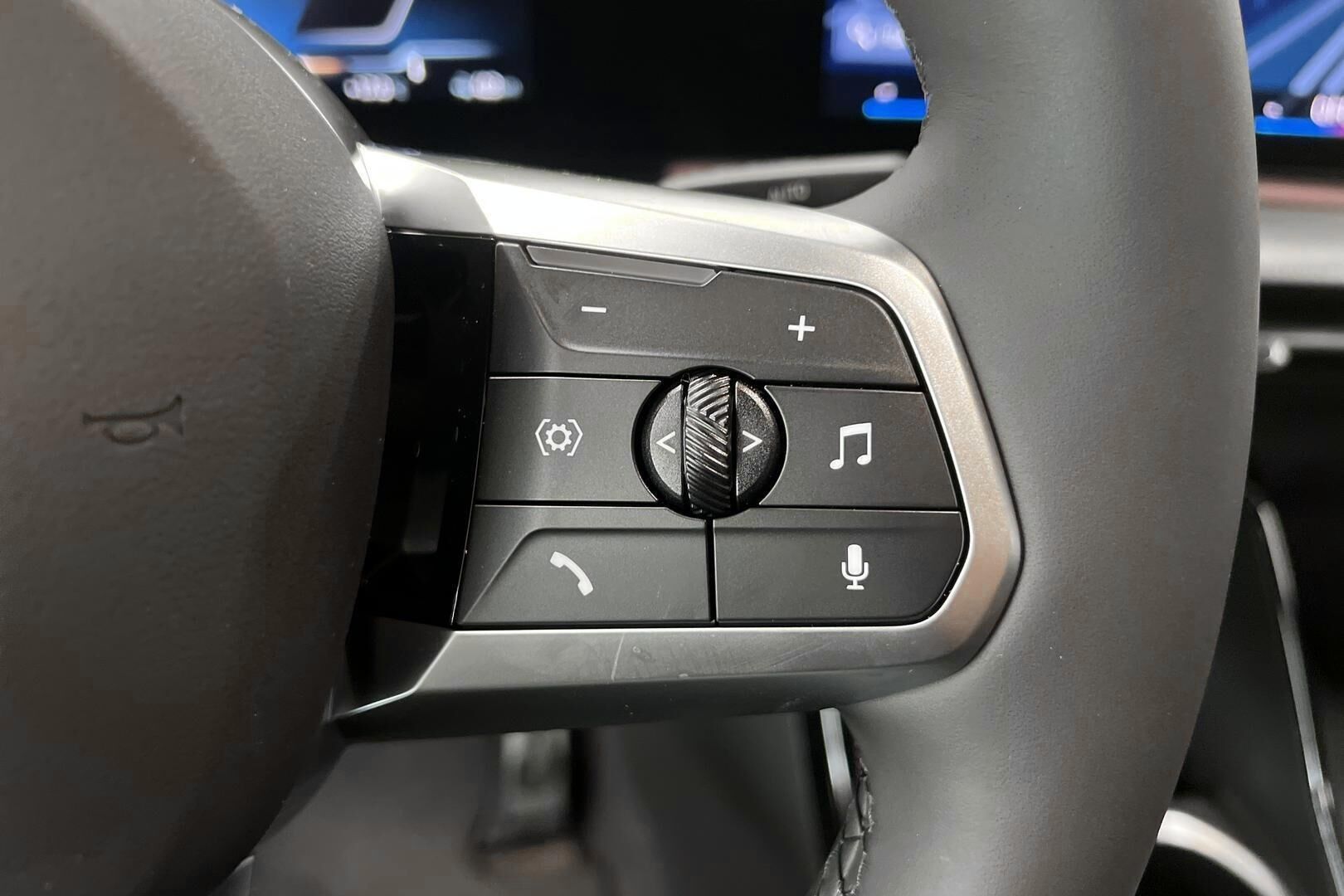 BMW iX2 iso kuva 19