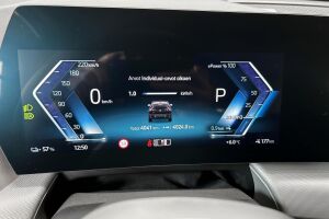 BMW iX2 esikatselu 13