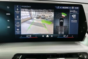 BMW iX2 esikatselu 17