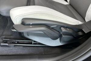 BMW iX2 esikatselu 27