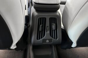 BMW iX2 esikatselu 28