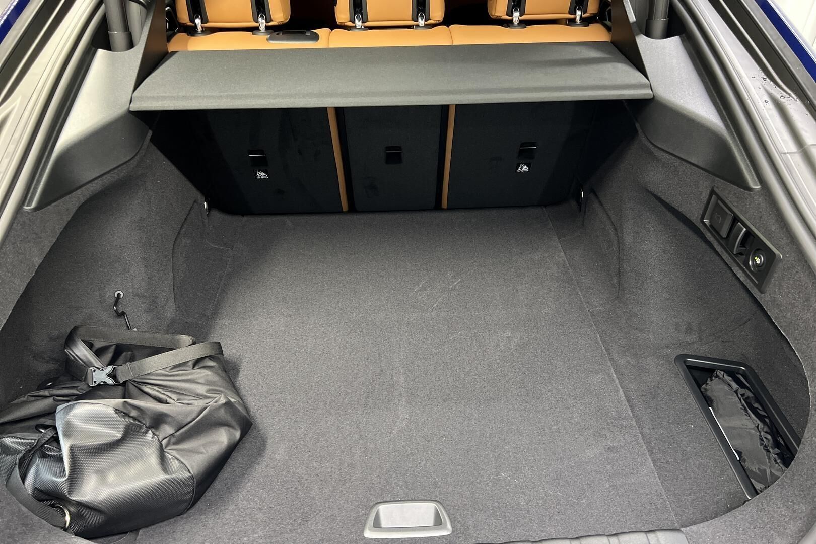 BMW i4 iso kuva 17