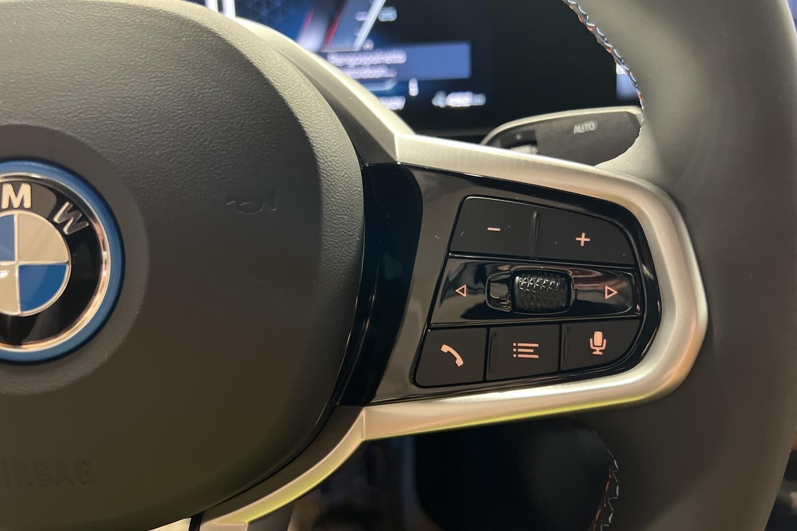 BMW i4 iso kuva 10