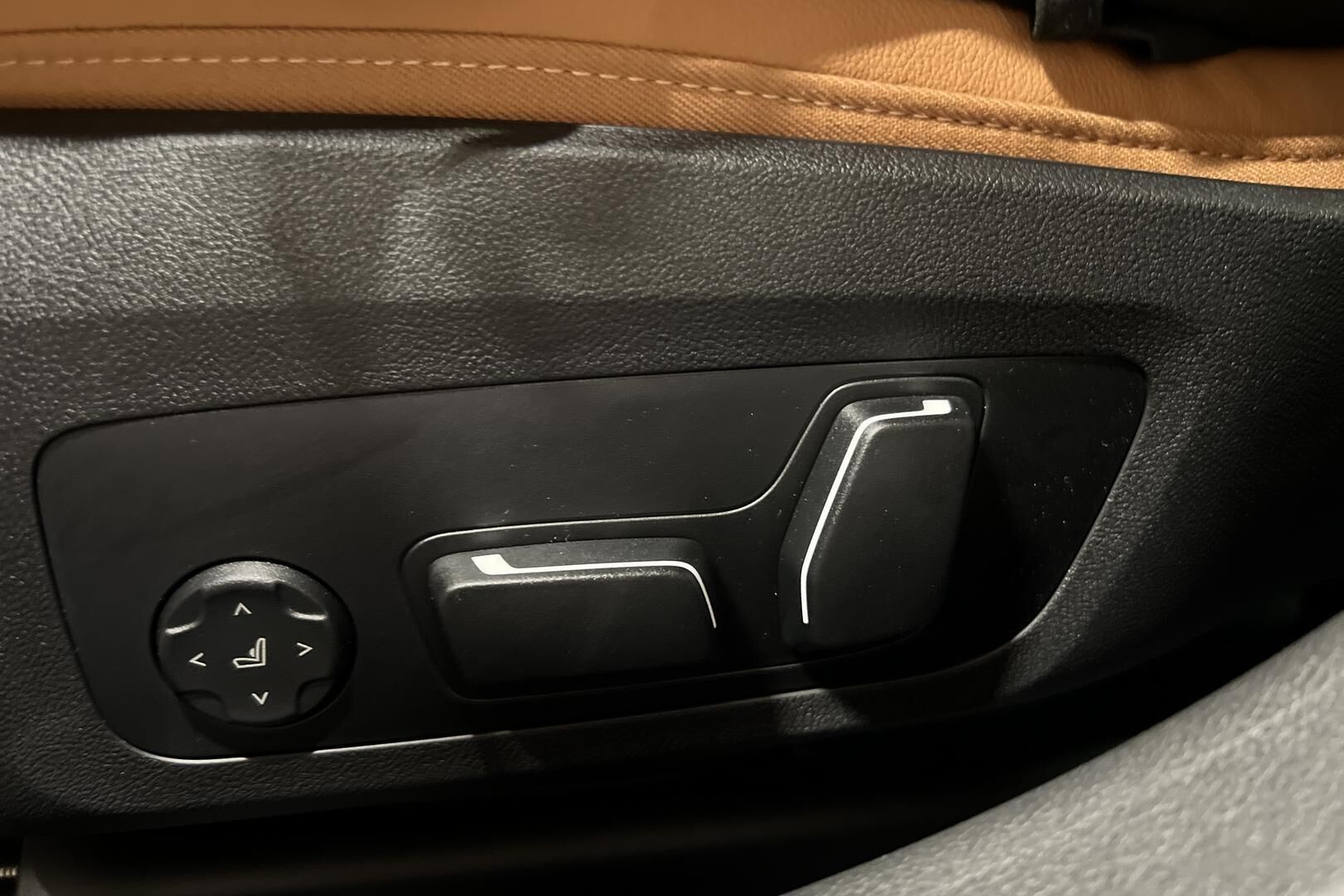 BMW i4 iso kuva 11