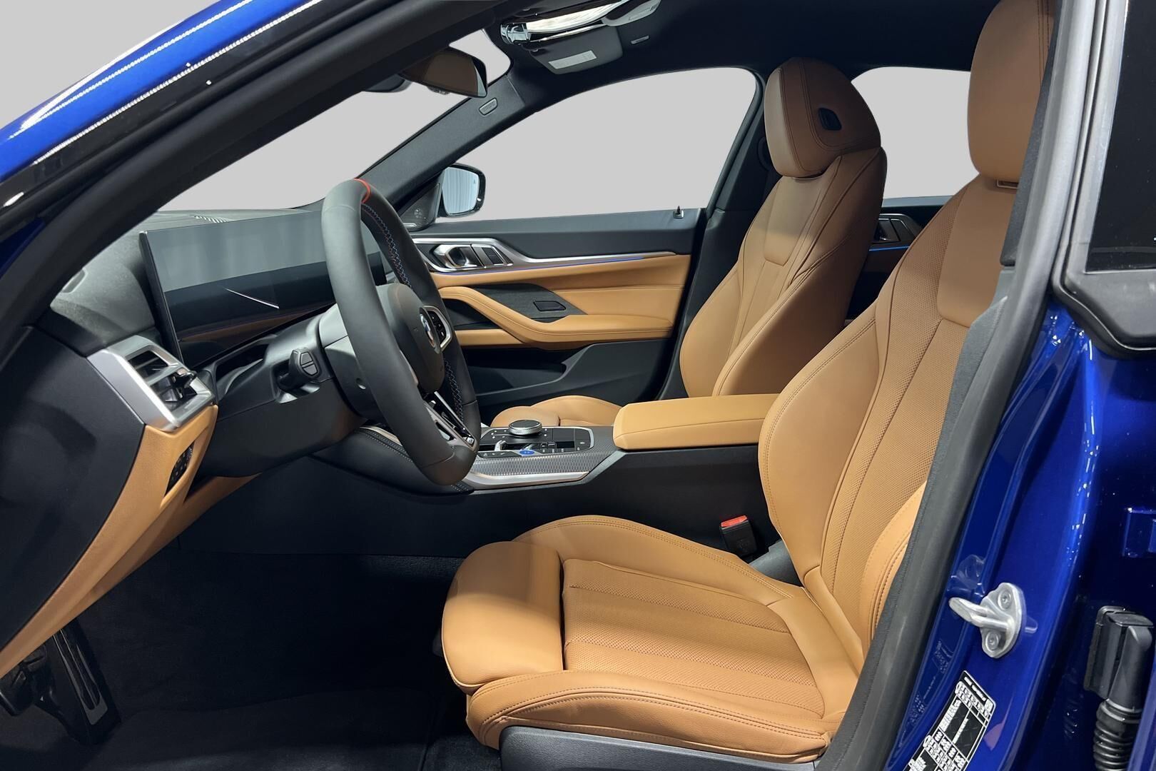 BMW i4 iso kuva 15