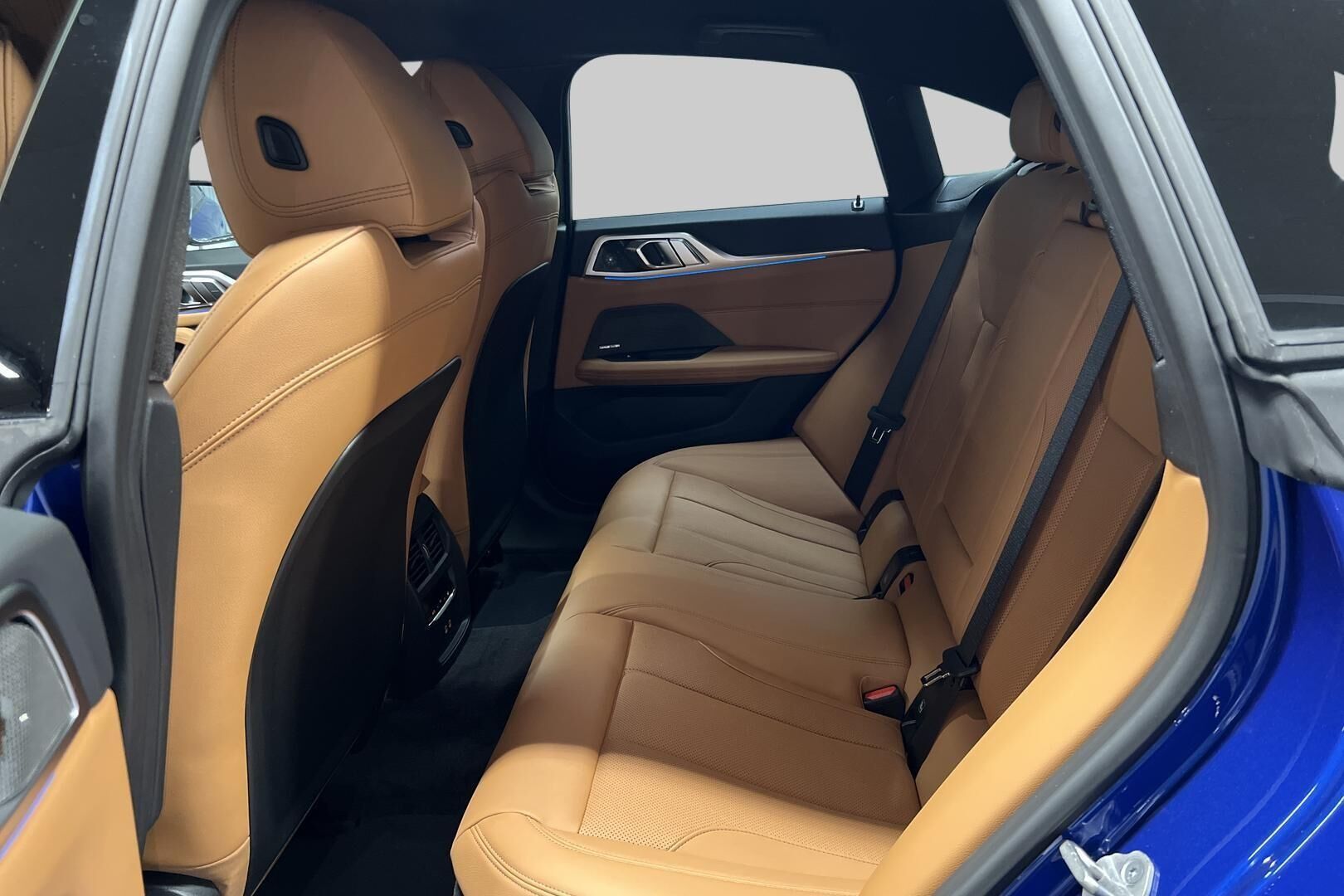 BMW i4 iso kuva 6