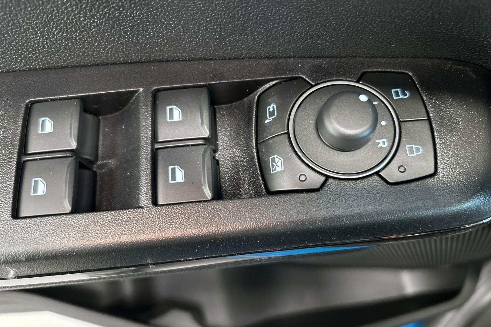 Ford Puma iso kuva 12