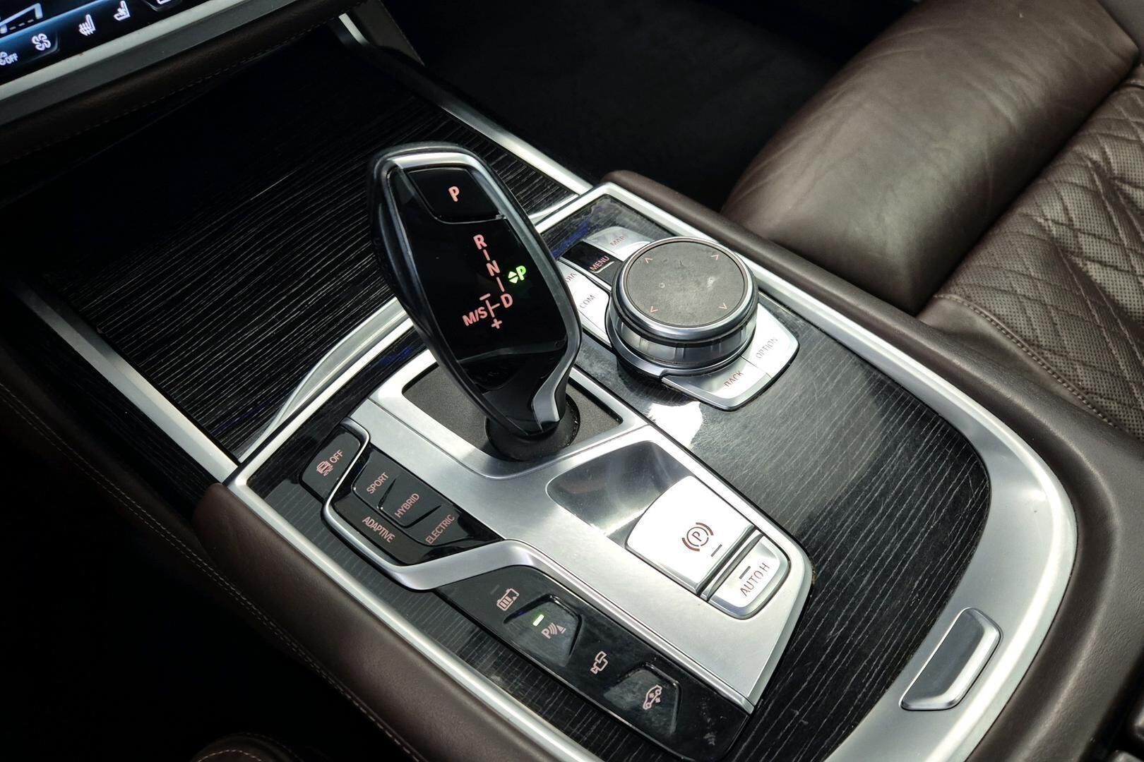 BMW 7-sarja iso kuva 22