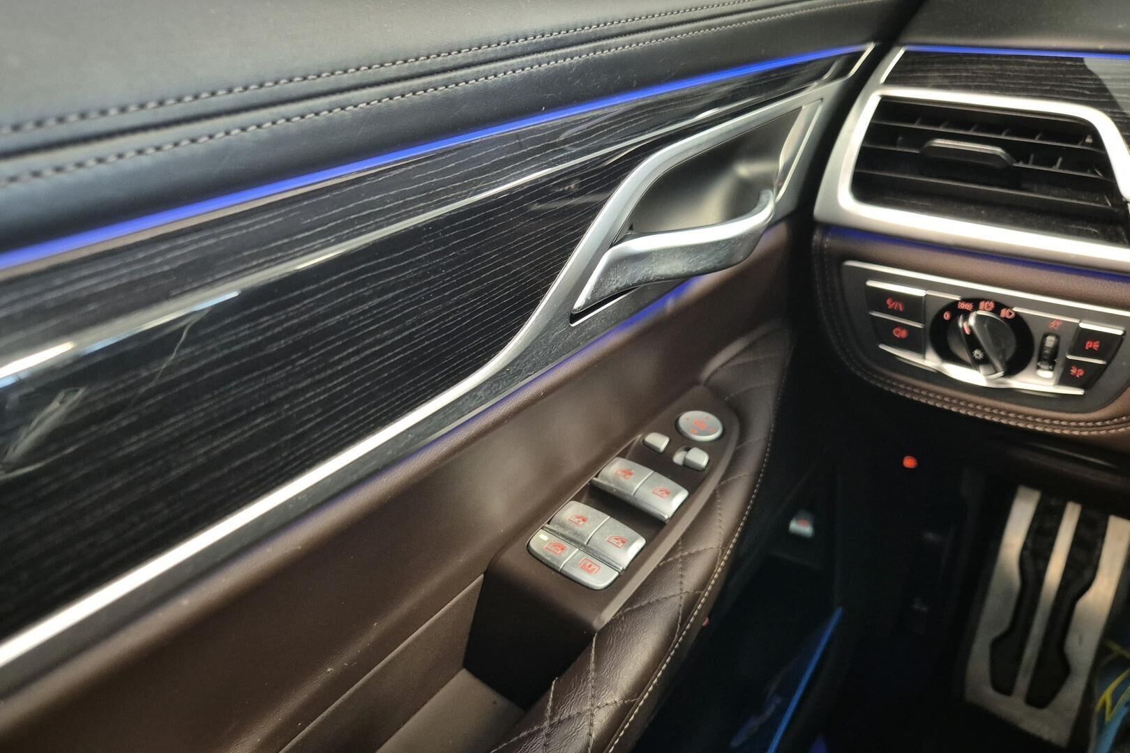 BMW 7-sarja iso kuva 24