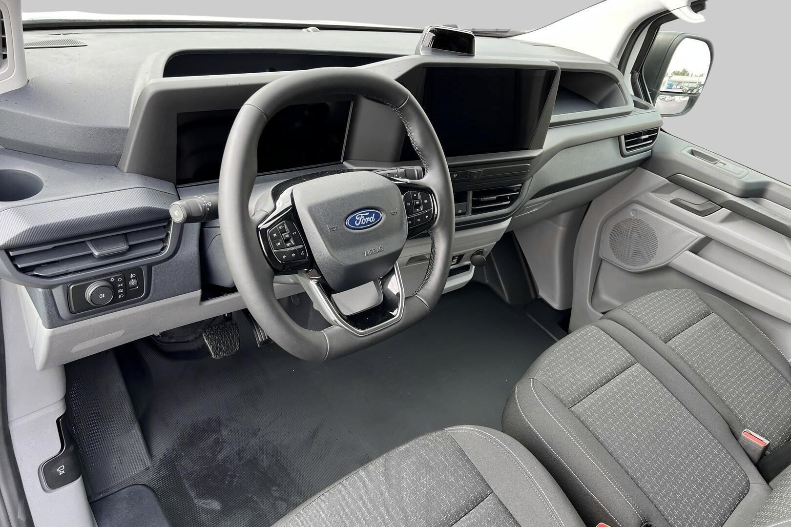Ford Transit Custom iso kuva 10