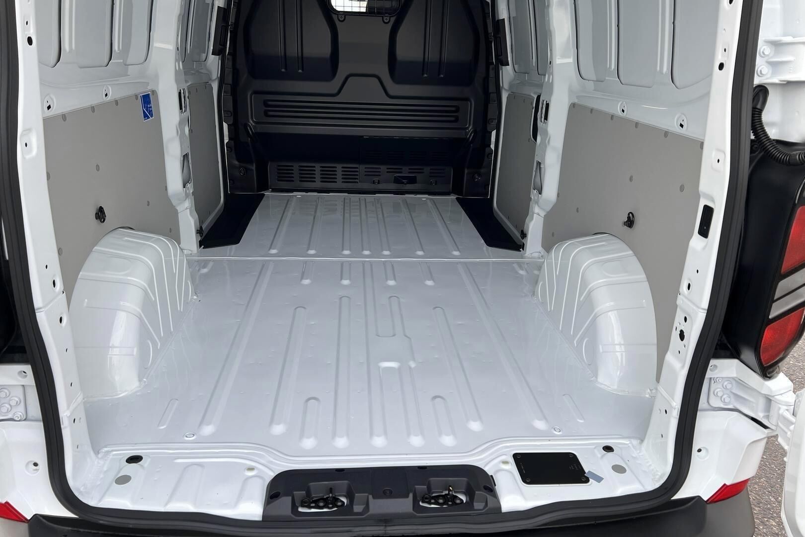 Ford Transit Custom iso kuva 11