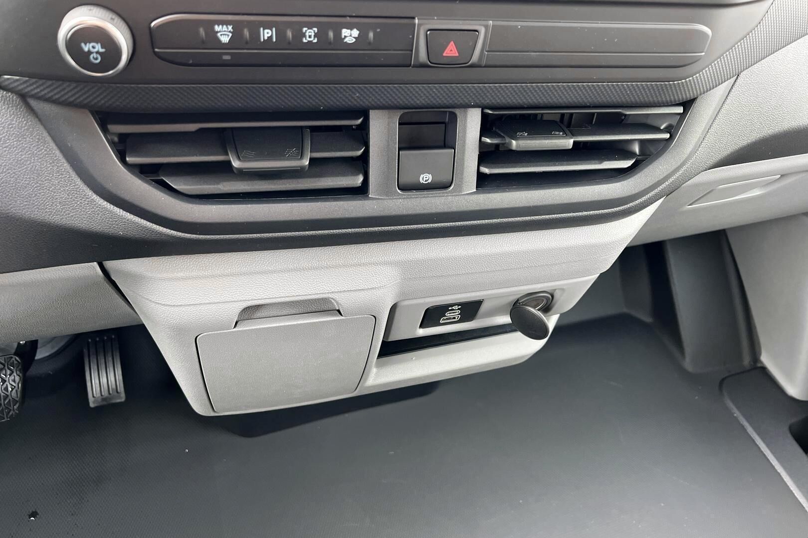 Ford Transit Custom iso kuva 18