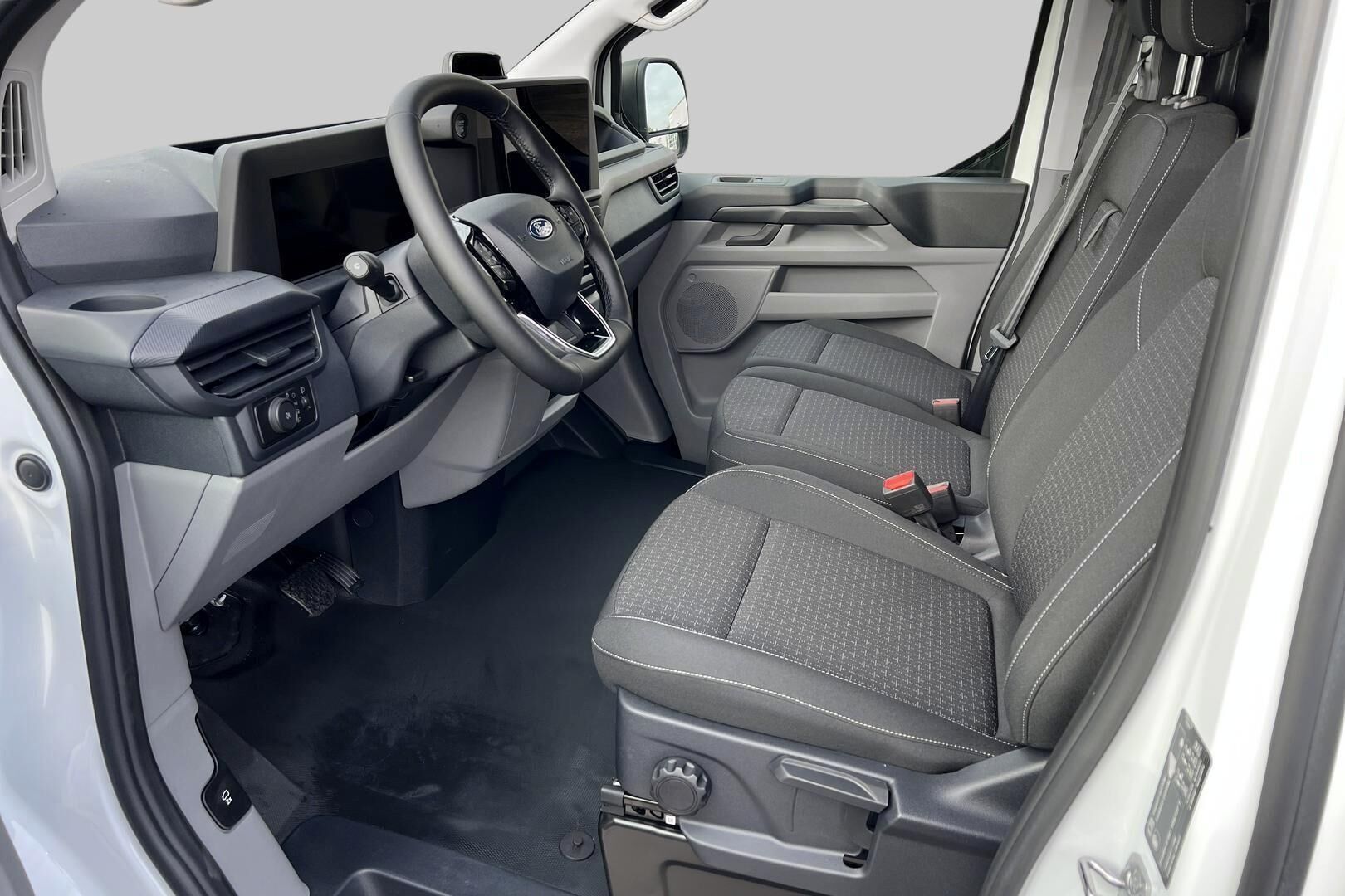 Ford Transit Custom iso kuva 8