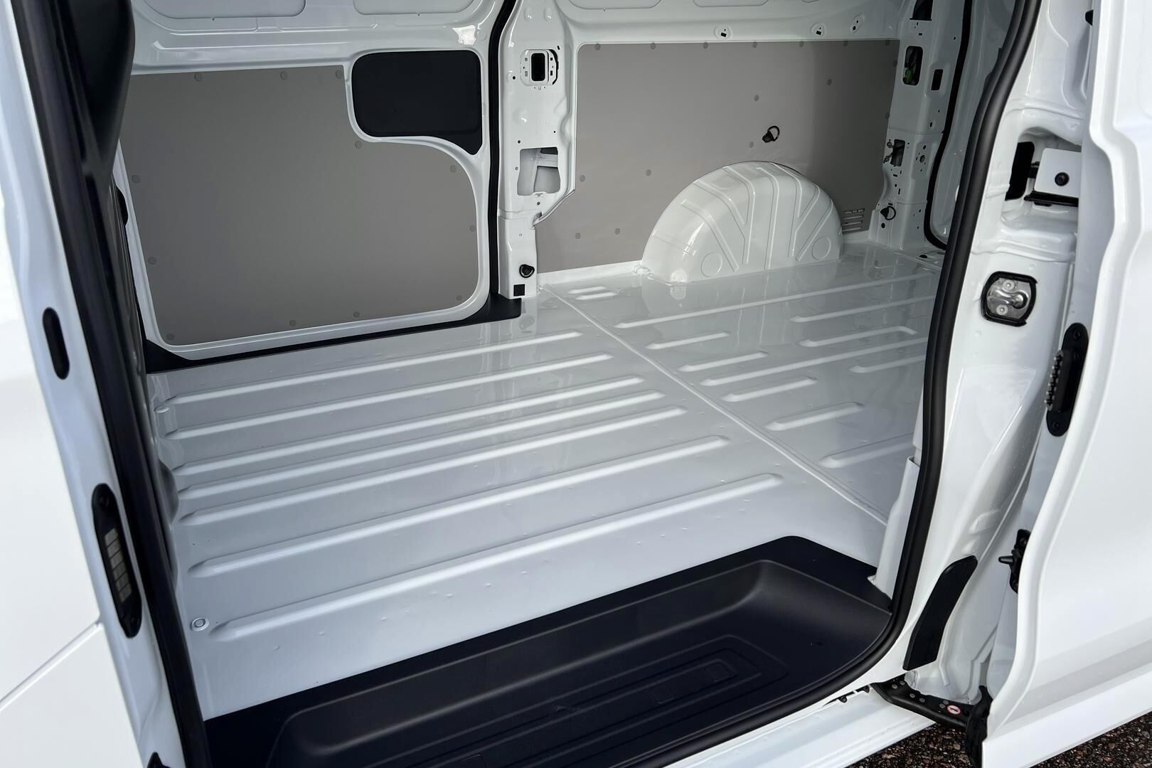 Ford Transit Custom iso kuva 9