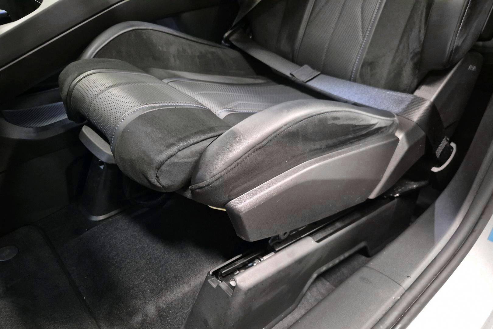 BMW iX3 iso kuva 15
