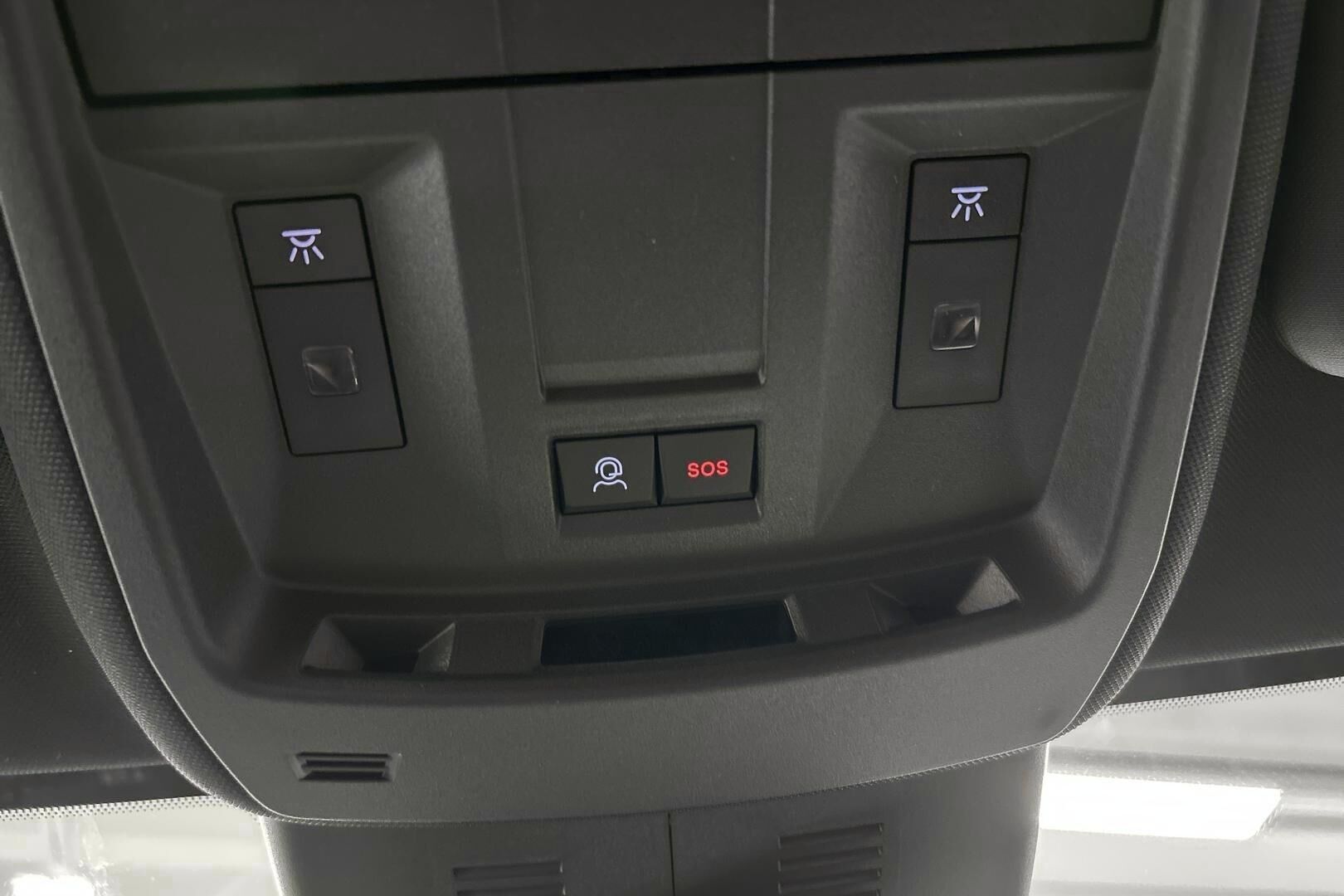 Peugeot E-3008 iso kuva 21