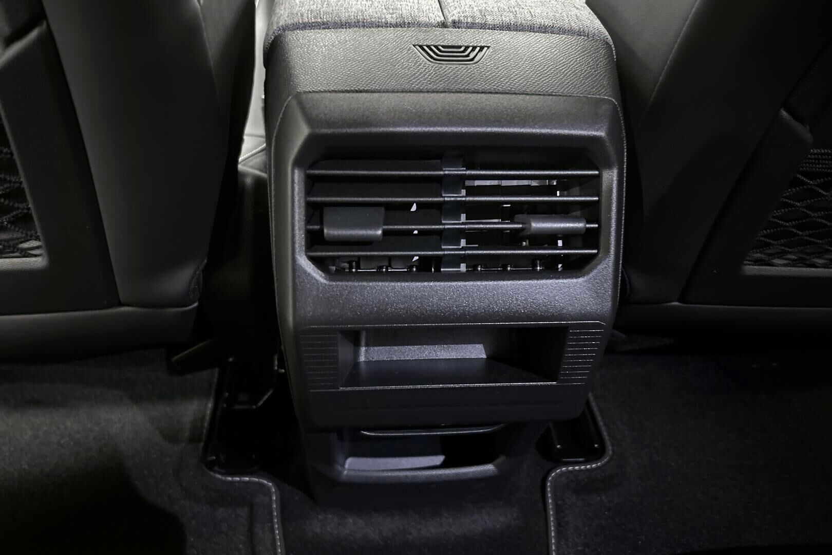 Peugeot E-3008 iso kuva 32