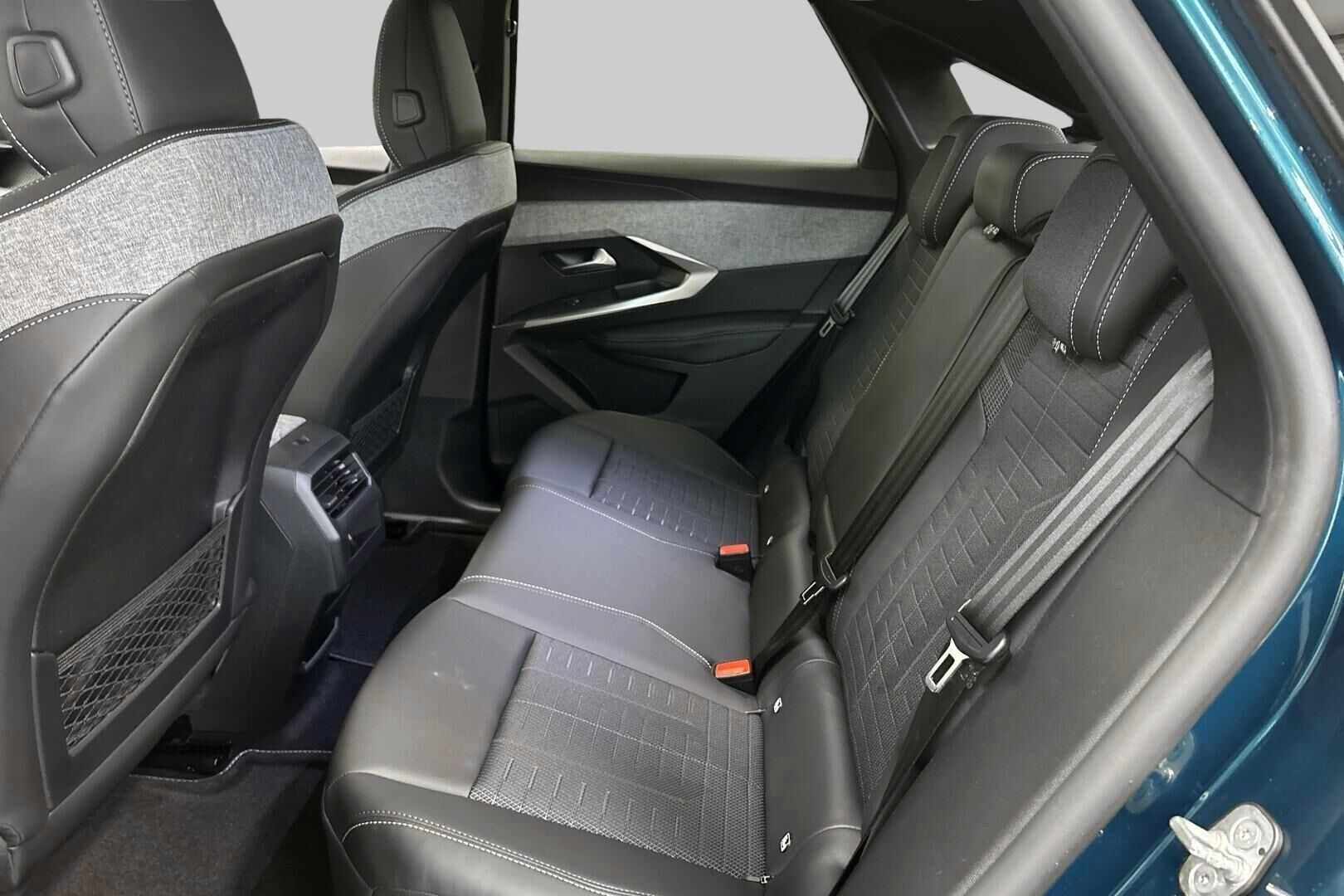 Peugeot E-3008 iso kuva 7