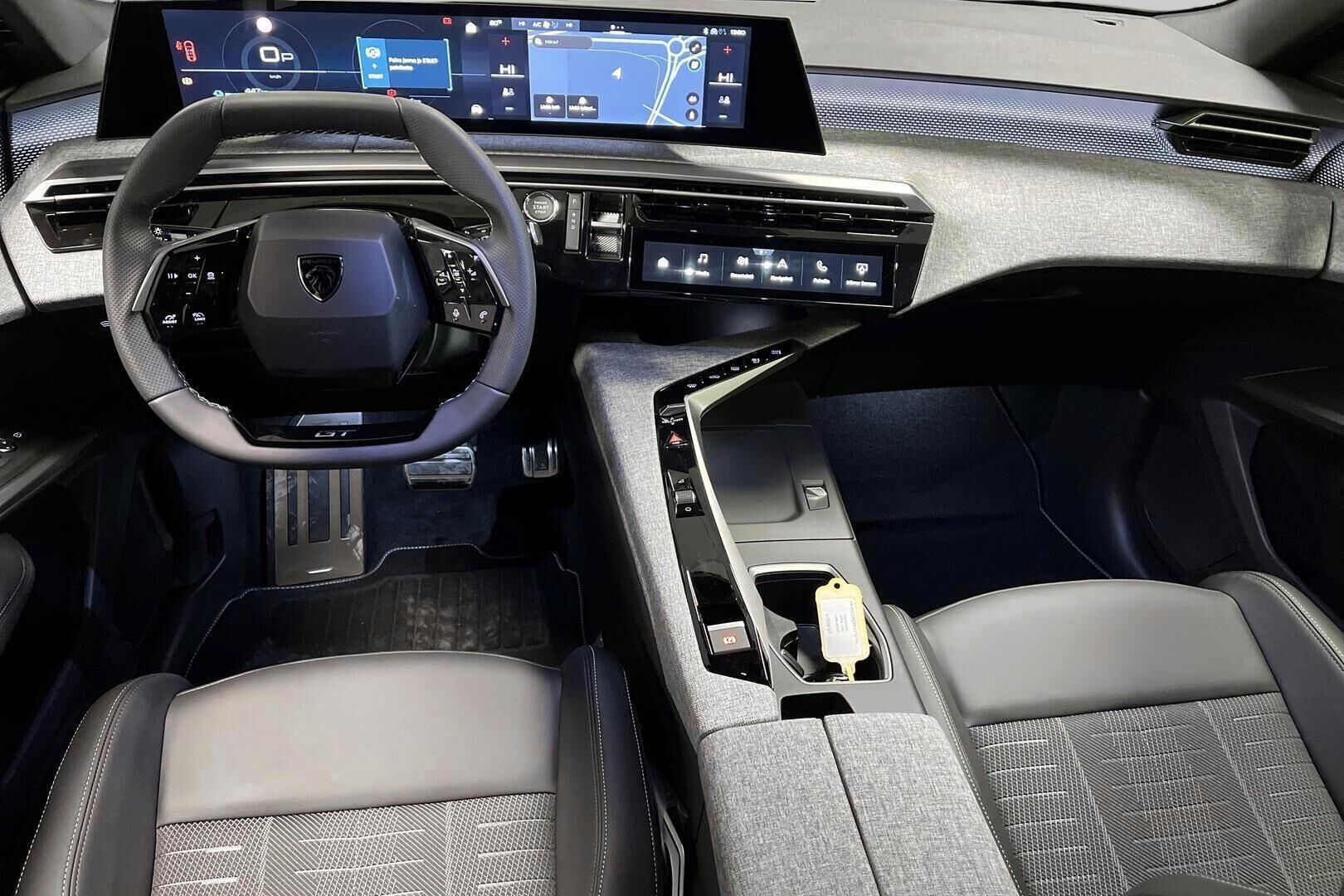 Peugeot E-3008 iso kuva 10