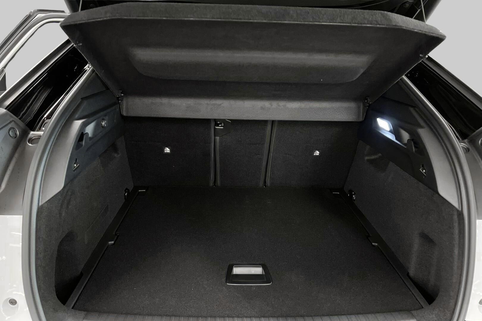 Peugeot E-3008 iso kuva 11