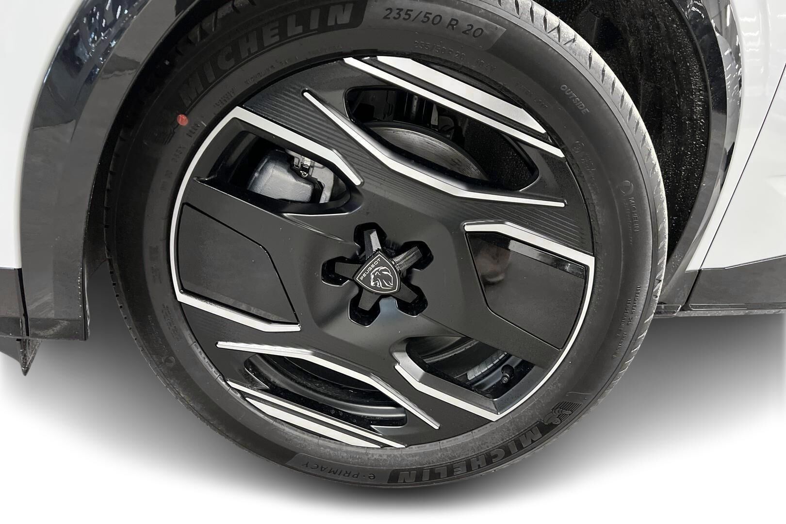 Peugeot E-3008 iso kuva 12