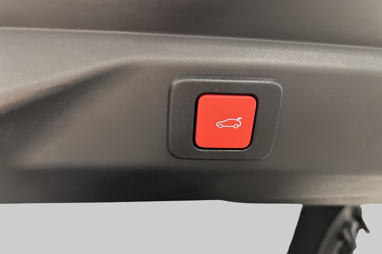 Peugeot E-3008 iso kuva 13