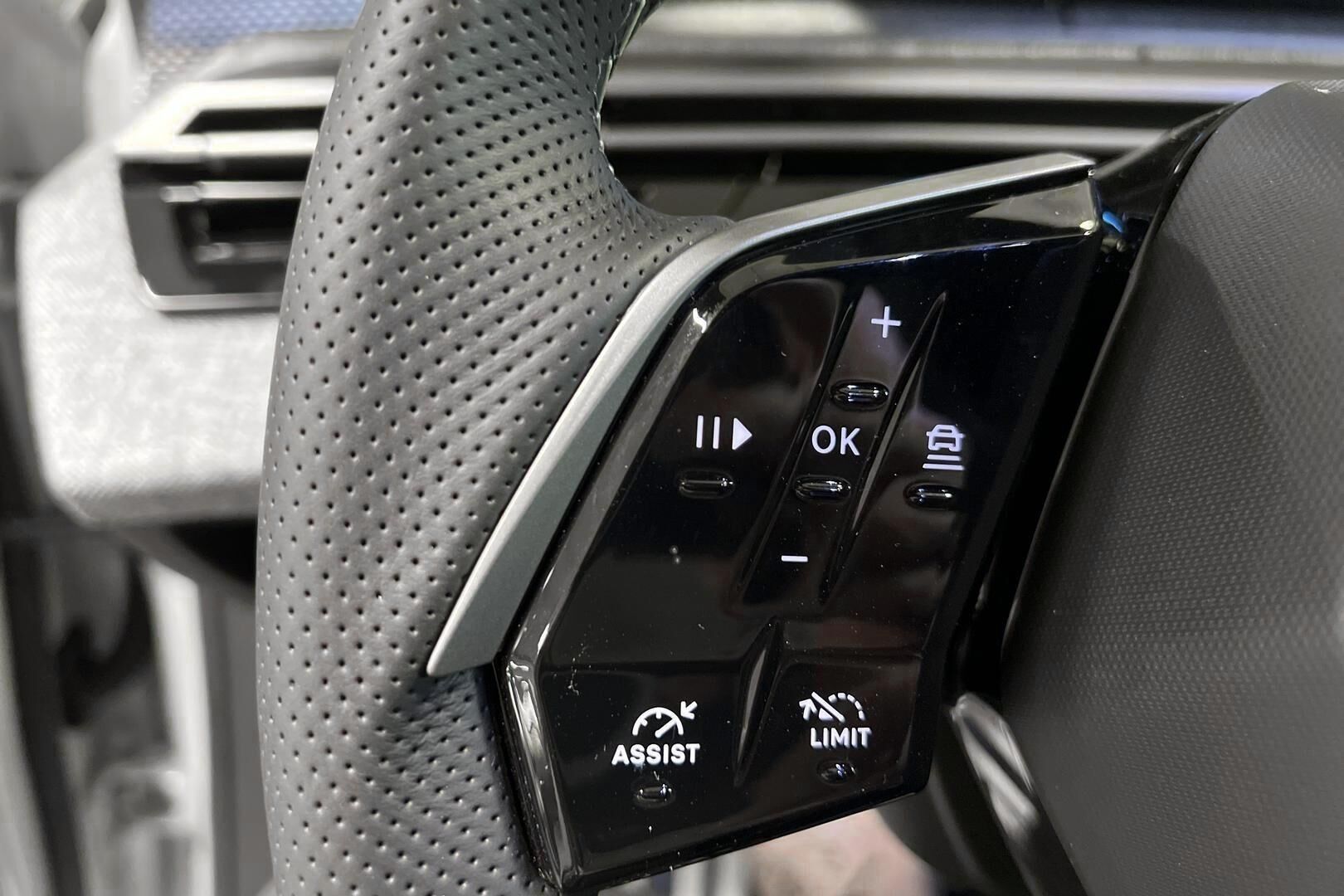 Peugeot E-3008 iso kuva 16