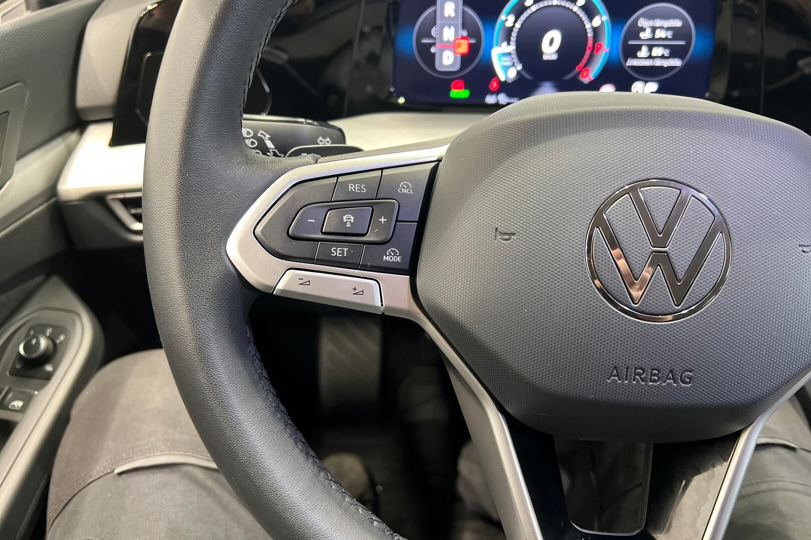 VOLKSWAGEN GOLF iso kuva 34