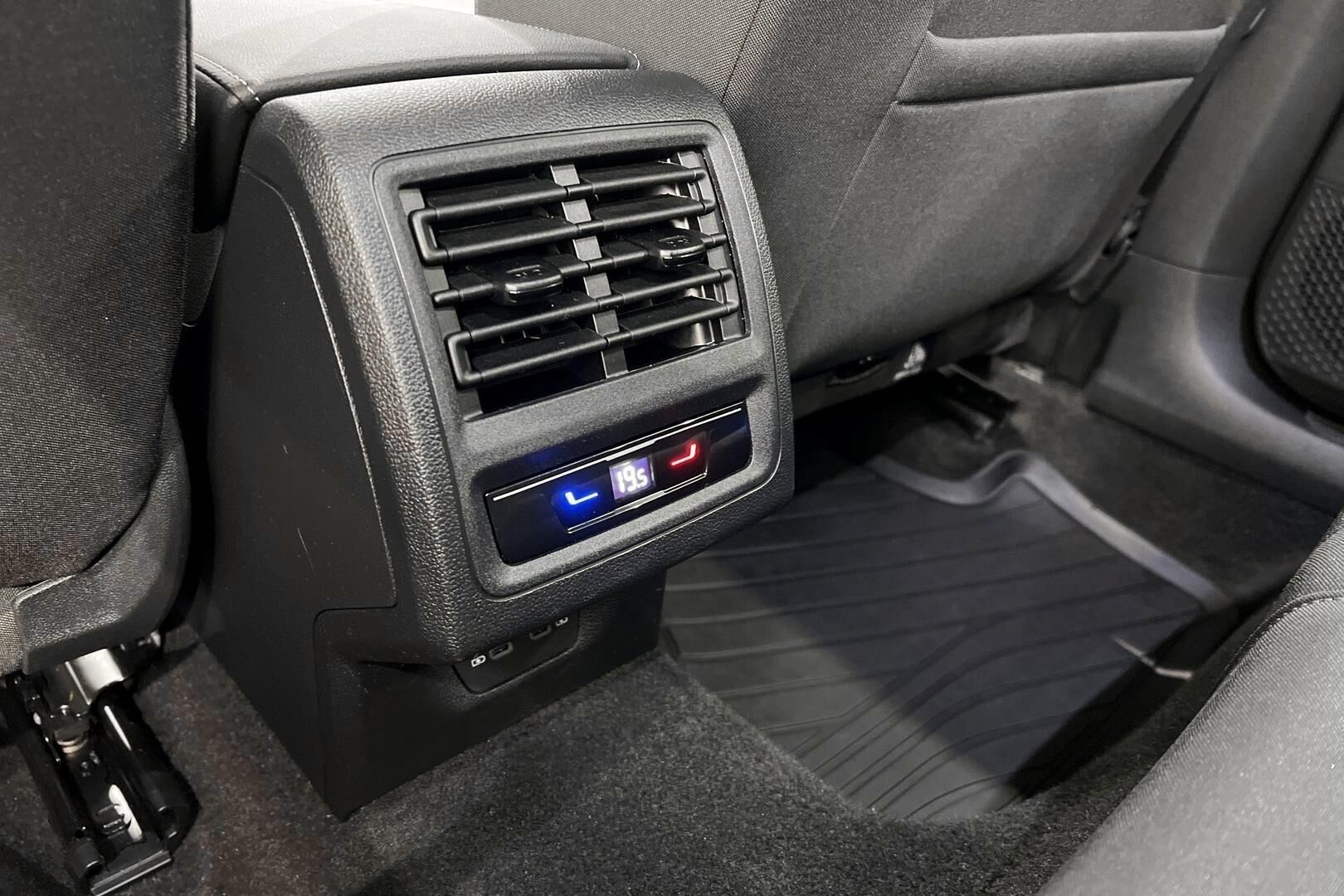 VOLKSWAGEN GOLF iso kuva 37