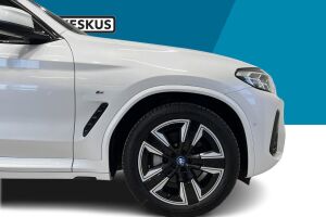 BMW IX3 esikatselu 13