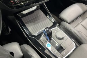 BMW IX3 esikatselu 26