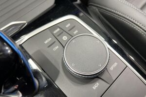 BMW IX3 esikatselu 28