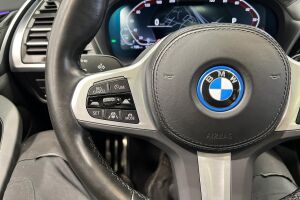 BMW IX3 esikatselu 32