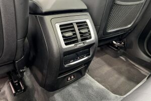 BMW IX3 esikatselu 37