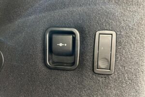 BMW IX3 esikatselu 40