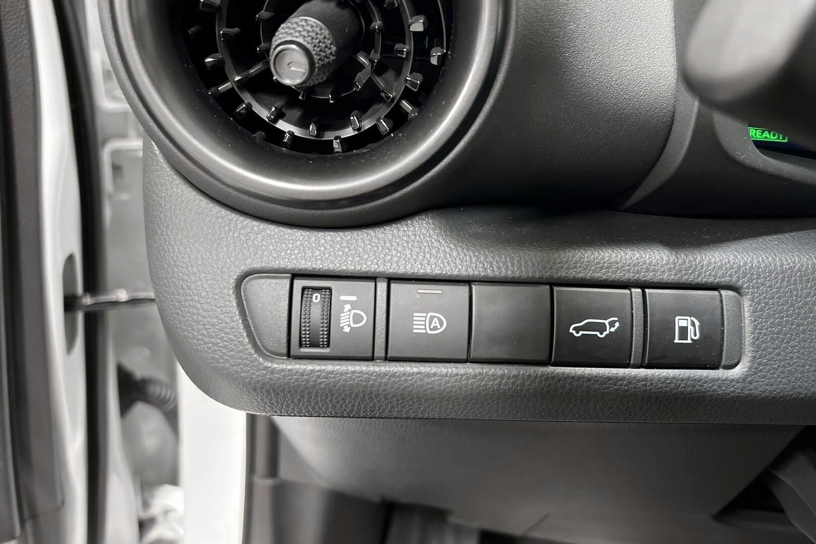 TOYOTA C-HR iso kuva 13