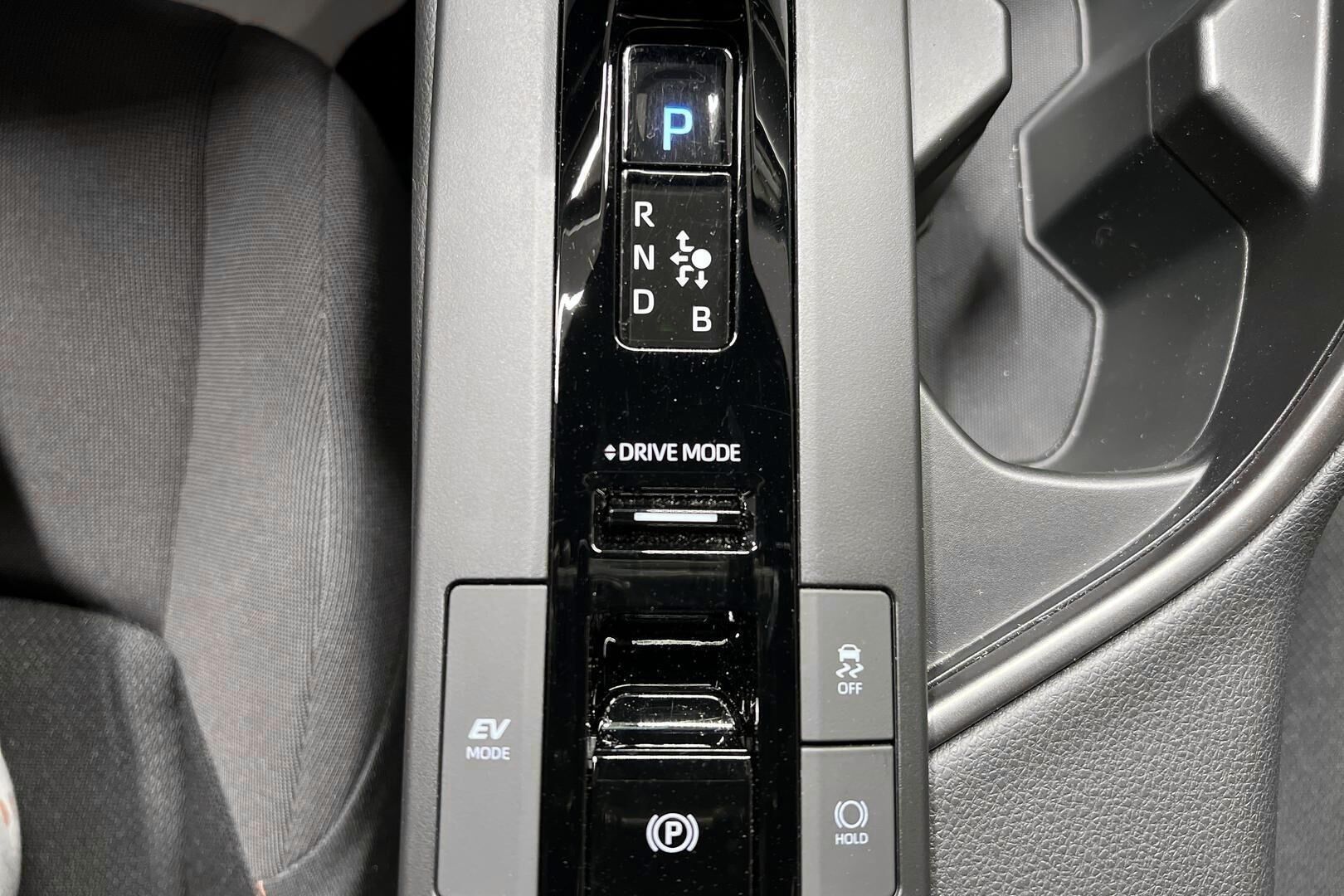 TOYOTA C-HR iso kuva 14